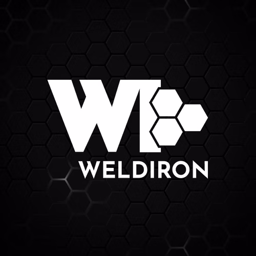 WELDIRON – biele logo na čiernom šesťuholníkovom podklade
